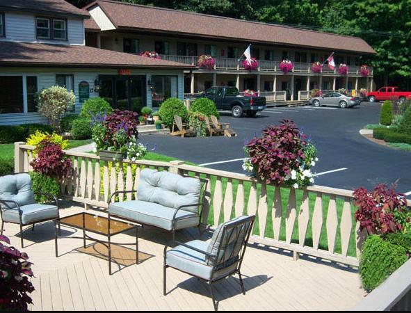 Tall Pines Motel レイク・ジョージ エクステリア 写真